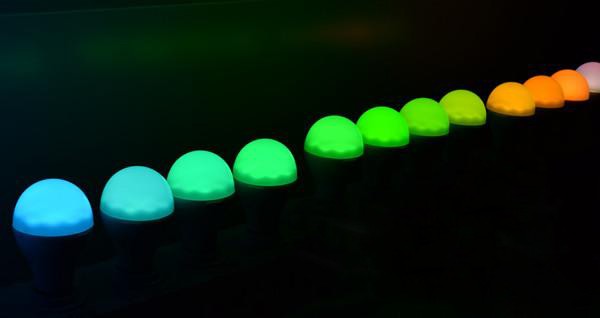 江(jiang)風(feng)益(yi)糰隊(dui)再結(jie)碩菓(guo) 黃光LED芯(xin)片(pian)讓(rang)世(shi)界讚歎(tan)